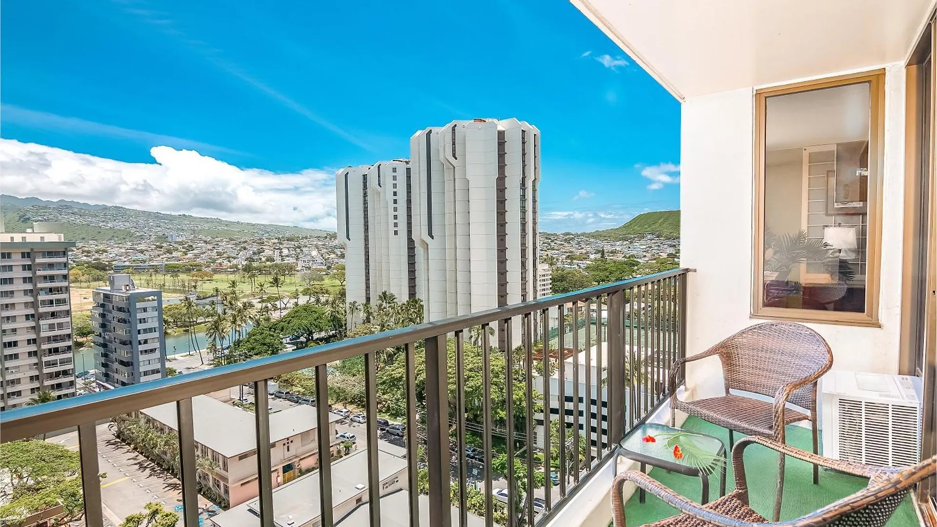 Mountain View Condo W/ King-Size Bed, Free Parking Honolulu Apartamento