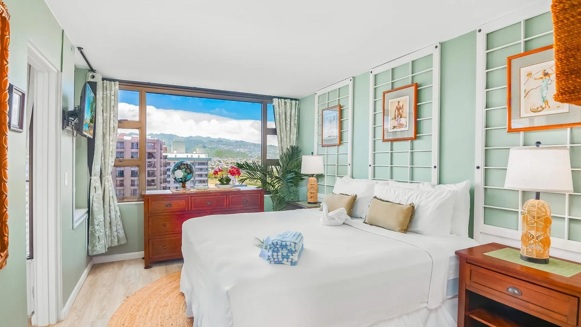 Mountain View Condo W/ King-Size Bed, Free Parking Гонолулу 0*,  США