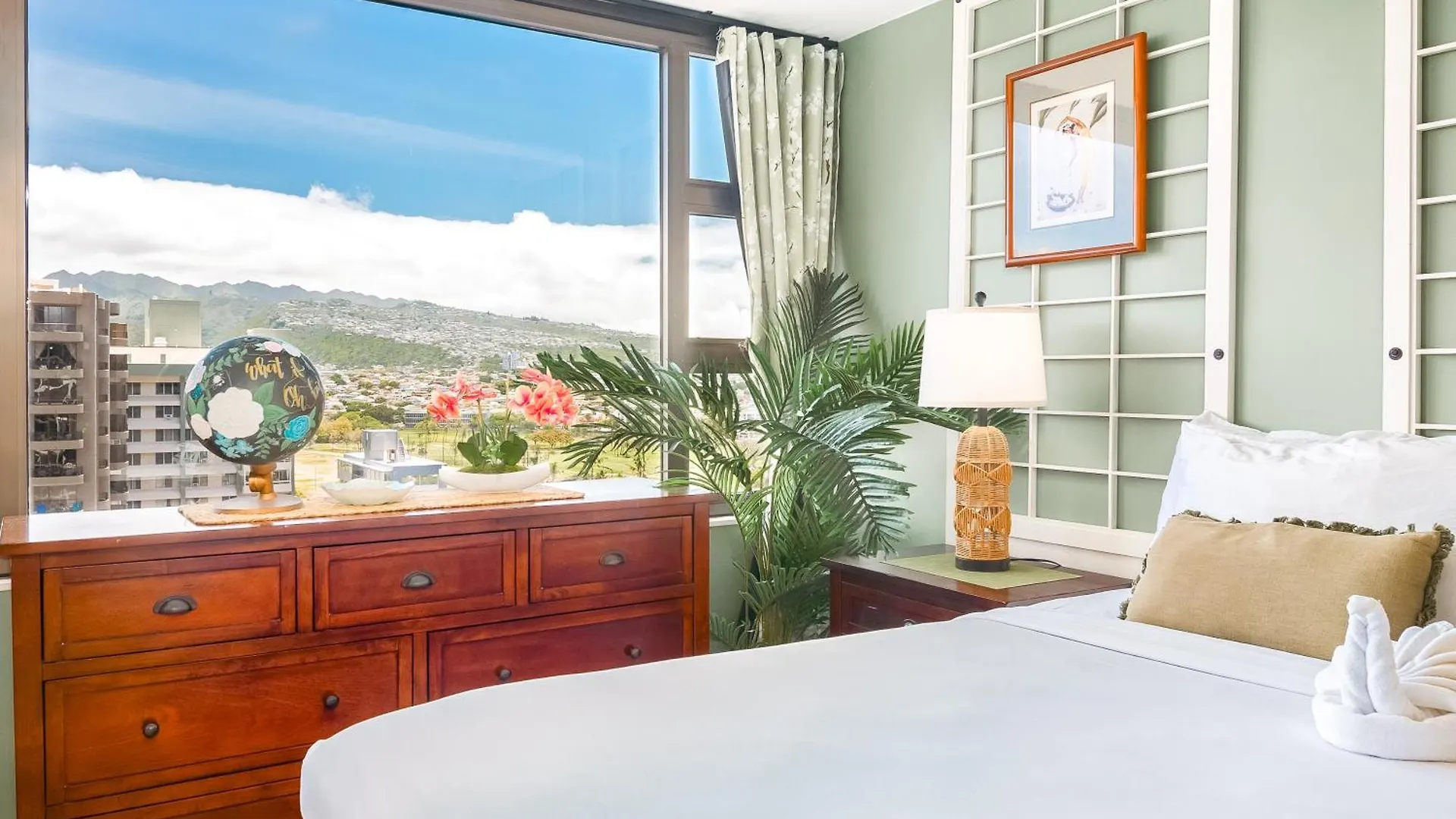 Mountain View Condo W/ King-Size Bed, Free Parking Гонолулу Апартаменты